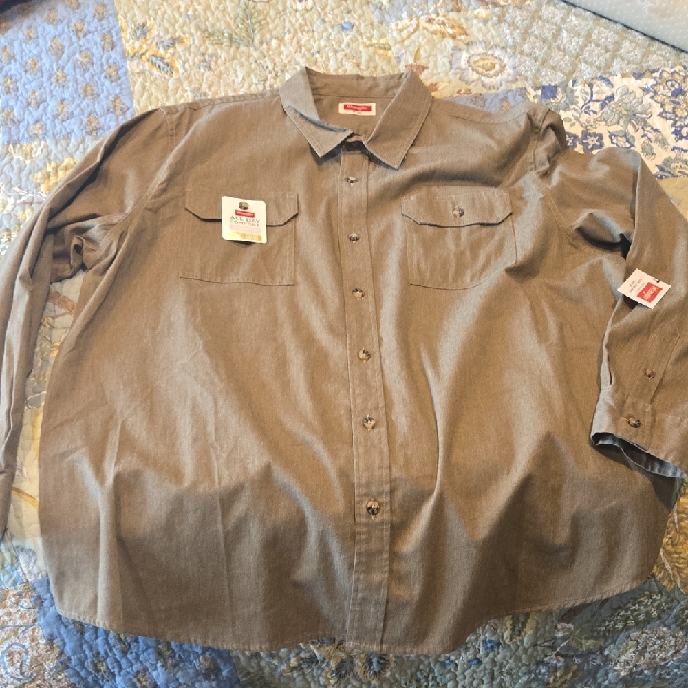 Wrangler Men's Button Down Shirt in Brown